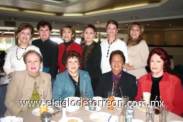 10022008
Conde Guerrero se festejó en compañía de Blanca de García, Silvia de Tijerina, Blanca de Castañeda, Chita de Magallanes, Carmen de Mora, Mary Sordo de Navarrete, Norma de Hernández, Marina de Falcón y Gaby de López.