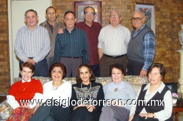 14022008
Carlos y Janeth Villa, Ignacio y Menchu Araluce, Aureliano y Estelita Gallegos, Roberto y María Esther Sánchez, Ernesto y Rosi Almeida y Carlos Campa.