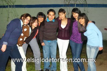 17022008
Rafael en la compañía de Brenda, Claudia, Luisa, Raquel, Mariana y María.