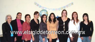 18022008
Rosy, Laura, Esther, Anabel, Coco, Alejandra, Cony, Maru, Lupita, Irma, More, Vero, Juanita, Judith, Chayo, Tere, Chayo Salazar, Tere, Lulú y el pequeño André.