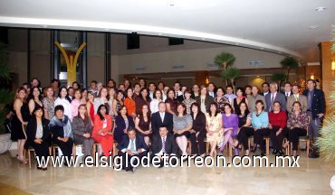 21022008
El señor Arturo González Valdez, celebró en compañía de sus compañeros su jubilación del Instituto Mexicano del Seguro Social (IMSS).