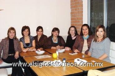 22022008
Pame Ruelas de Montes fue despedida por sus amigas Bety de Martínez, Silvia de Núñez, Zoila de Chapa, Rosy de Lely, Evangelina de Trujillo y Marylú de Hernández.
