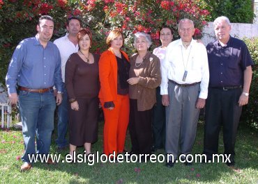 24022008
Martha Castillo de Müller y Roberto Müller acompañados de sus hijos Walter, Kurt, Luisa, Carmen, Martha y Roberto