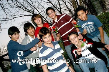 24022008
Omar Murra, Andrés Valdés, Carlos Salas, Daniel Fong, Alexis Ruiz, Daniel García y Jaime Díaz festejaron el Día de la Amistad.