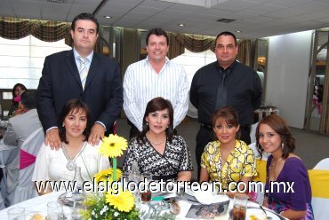29022008
Claudia de Veyán, María Luisa de Jalife, Nayeli de Fernández, Nayeli Fernández, Rogelio Veyán, Carlos Jalife y Eduardo Fernández.