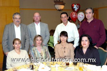 29022008
Héctor y Maruca Villarreal, Roberto y Ana Isabel García, Rodolfo y Akemi Cepeda, Salvador y Julieta Sánchez en pasada reunión con motivo de San Valentín.