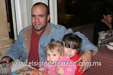 03022008
Jorge Becerra, Bárbara y Renata Martínez Becerra.