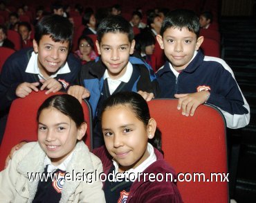 03022008
Karla Lena, Ana Castillo, Juan Estrada, Ernesto Belmontes y Luis Rodríguez.