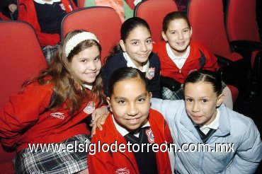03022008
Mariely Pámanes Hernández, Esmeralda Páez Betancurt, Alejandra Fuentes Rivera, Carolina Ávila Holguín y Sofía Tostado Ontiveros.