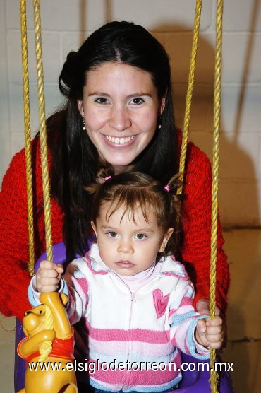 03022008
Paola Niembro y su hija Paula de la Fuente.