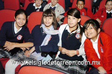 03022008
Salma Jáquez, Ana Sofía Arizmendi, Andrea Lisette Díaz y Susana Cancino Sujo.