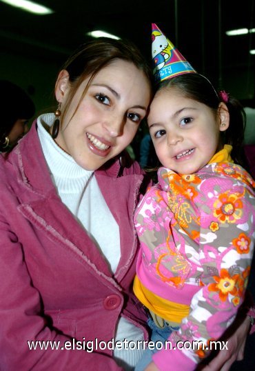 10022008
Diana González y Alexa Guevara.