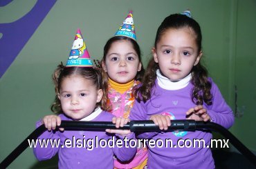 10022008
José Mery, Alexa Guevara e Isabella Mery.