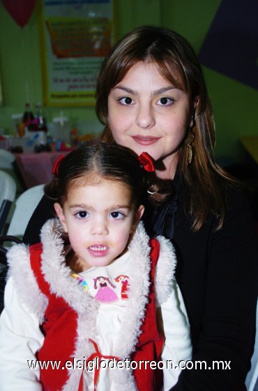 10022008
Mayra Dávila de De Cayón y María José de Cayón.