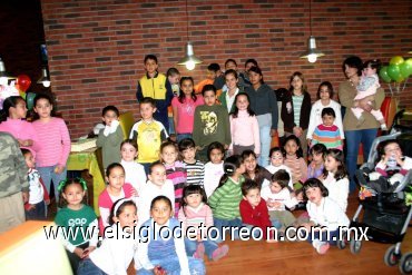 10022008
Primos y amiguitos acompañaron a Deby en su fiesta de siete años.
