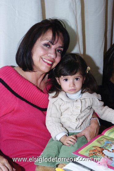 10022008
Victoria Terrazas y Nicole Barrera.