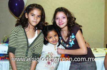 13022008
Las niñas Karla Romero Silva, Gabriela Alanís Silva y Regina Ríos Silva, realizaron su Primera Comunión.