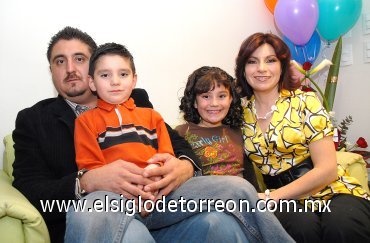 20022008
Israel de la Fuente, Emilio de la Fuente, Paulina de la Fuente y Karina Martínez de De la Fuente.