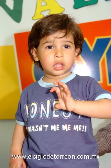 21022008
Por su segundo cumpleaños, Valente González Reyes disfrutó de una divertida fiesta.