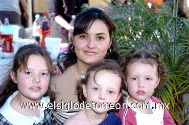 21022008
Yazmín, Luisa, Yazmín y Paulina González.