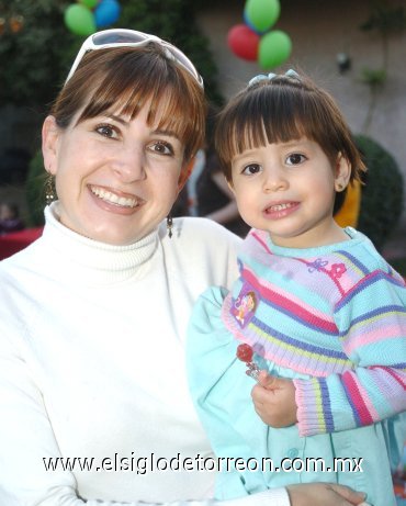 26022008
Liliana y Jimena Mortera, en la fiesta de cumpleaños de Matteo Braña.
