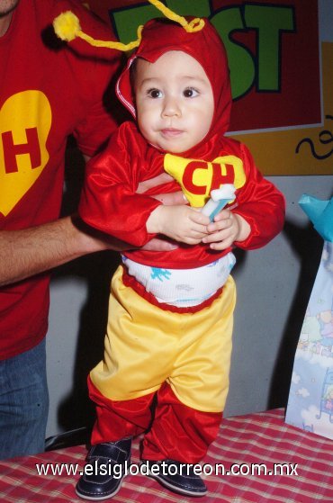 28022008
Como el Chapulín Colorado, Salvador Córdova Amezcua celebró su primer cumpleaños.