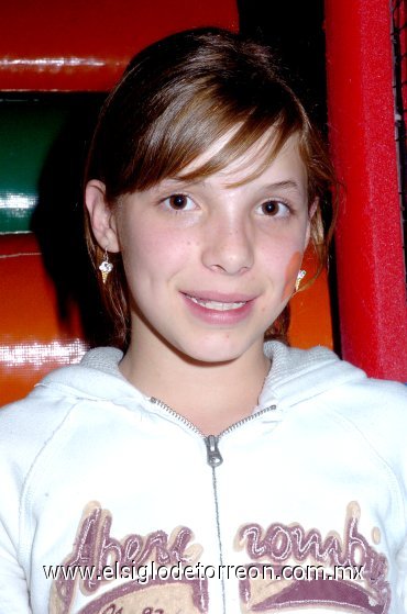 28022008
Frida Boehringer, asistió de invitada a una fiesta.