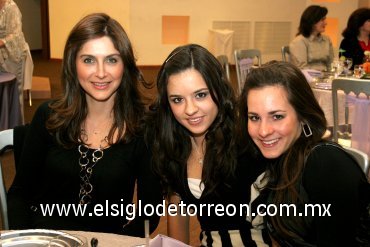 24022008
Verónica E. de González, Andrea Marroquín y Marcela González.