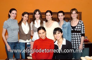 01032008
Ivette Cornú acompañada de sus amigas Valeria Muñoz, Dany Murra, Bego Zarra, Lizy de Villarreal, Aurora de Valdez, Zaira Facuse y Nadia Giacomán.