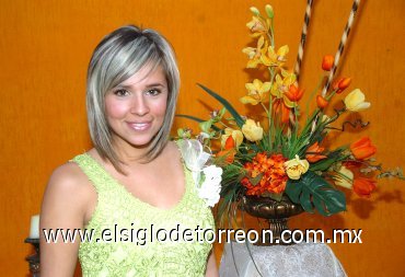 01032008
Lorena E. Marín García contraerá matrimonio con su novio Santiago Ayala Ventura.