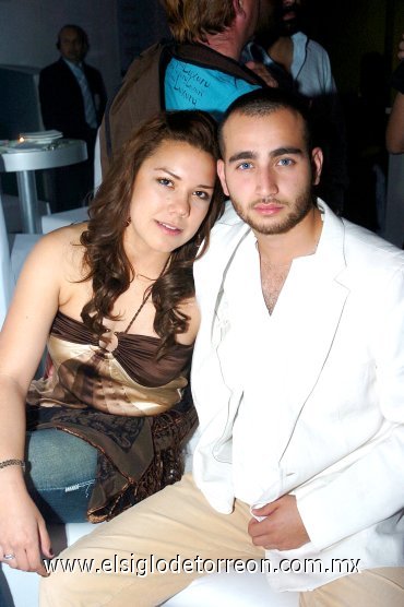 01032008
Sofía Pámanes y Alejandro Gómez, en una noche de fiesta.