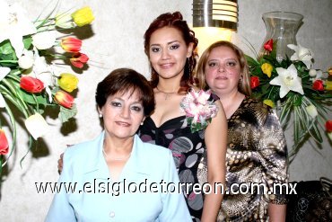 09022008
Ilsa a lado de sus organizadoras, Bertha Alicia Astorga de González y Emma Patricia Salcedo de Varela.
