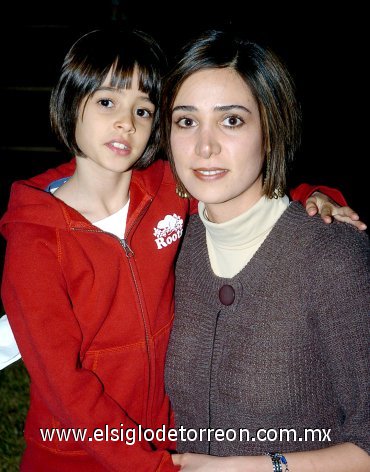 06032008
Luisa Cobián Salmón y Georgina Salmón de Cobián, en una fiesta de cumpleaños.