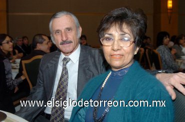 02032008
En un congreso de dentistas se encontraban, Julio Arriaga Flores y María del Consuelo de Arriaga.