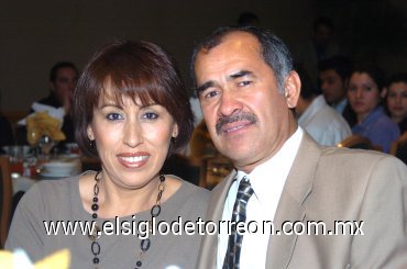 02032008
Gricelda de Huezero y Francisco Huezero, pasaron grata velada en pasado congreso de dentistas.