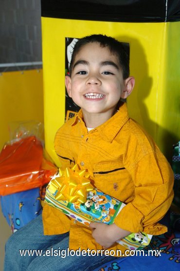 09032008
Alejandro Vélez Ramírez festejó sus cuatro años a lado de sus amigos y su familia.