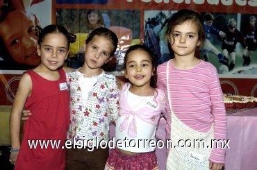 09032008
Andrea con sus primas Ángela Fernandez Karam, Manuela y Arantza Jáuregui Fernández.