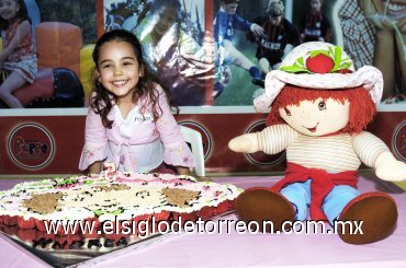 09032008
Contentísima, Andrea Fernández Silveyra celebró su quinto cumpleaños junto a su amiga Rosita Fresita.