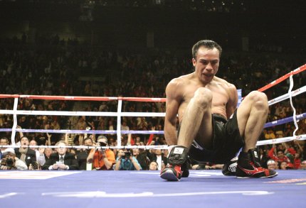 Pacquiao nuevamente sacudió a Márquez hacia el final del combate en en el que probablemente fue uno de los asaltos mejor disputados del año, pero no pudo liquidar a su rival mexicano.