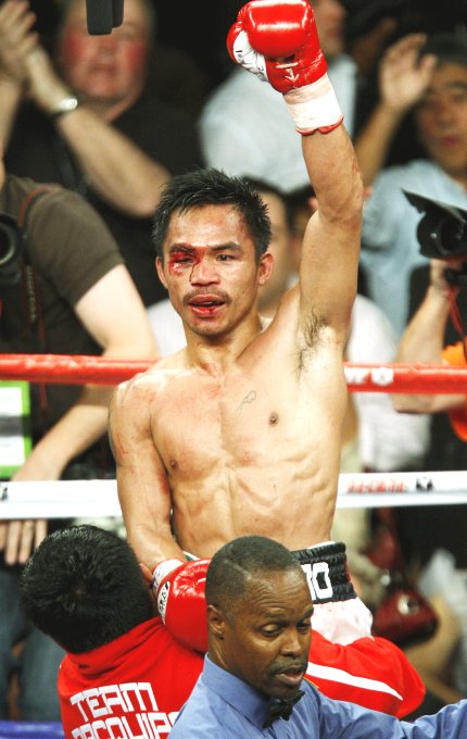 En el último giro, Márquez cerró fuerte en busca del nocaut y alcanzó al filipino, pero no fue suficiente para ganar por la vía rápida, dejando la decisión al jurado, que vio ganar al tagalo en una pelea en la que Juan Manuel merecía el empate.