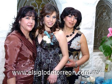 11032008
Patricia Ortega Rodríguez contraerá nupcias con José Luis Bazán González, motivo por el cual su futura suegra Irene G. de Bazán y mamá Patricia R. de Ortega le ofrecieron una agradable recepción.