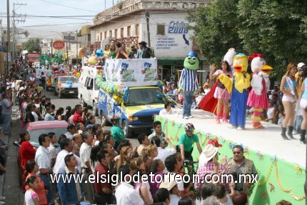 Las vacaciones de Semana Santa llegaron y con ellas, la convivencia familiar. Y nada mejor para hacerlo que disfrutar del tradicional Desfile de Primavera.