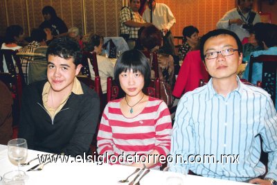 Víctor Hugo Hernández, Lili Sun y Yafeng Wong.