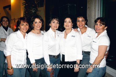 Tere y Rocío García, Alicia Valle, Irma Pérez, Mayela Ramírez y Rosantina Echávarri.