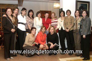 15032008
Arlette acompañada de Gaby, Margarita, Susy, Sofía, Cony, Carmen, Chayo, Cecilia, Magdalena, Gaby, Esther, Argentina y Carmen.