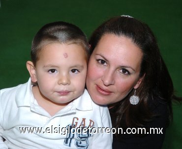 09032008
Annel Romo de Martínez y su pequeño José Alejandro Martínez Romo.