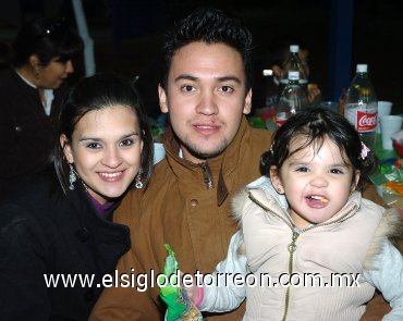 13032008
Alejandrina Almanza, Daniel Poza y Renata Díaz, invitados a la fiesta.