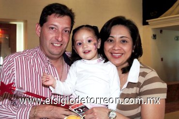 14032008
Dionisio de la Cruz, Rossy de la Cruz y Denisse de la Cruz.