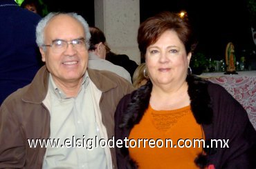 09032008
Antonio y Martha del Río, en una despedida de solteros.