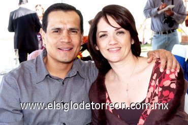14032008
Víctor González y Yadira Cárdenas de González, tíos del bebé.
